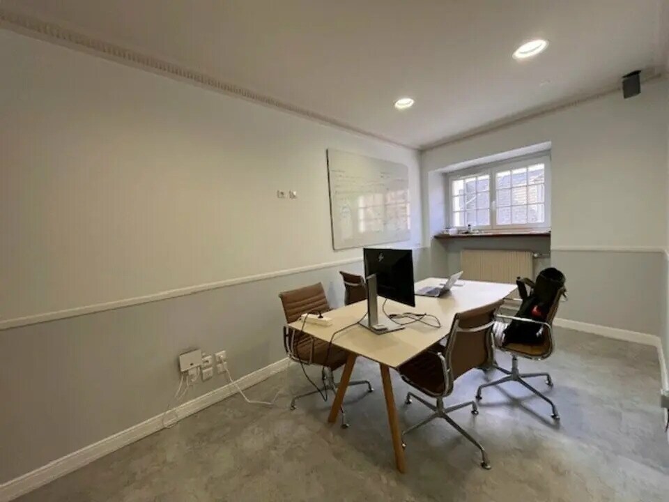 Office in Vannes for sale Interior Photo- Image 1 of 4
