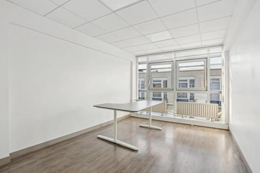 Office in Paris for sale - Interior Photo - Image 2 of 8