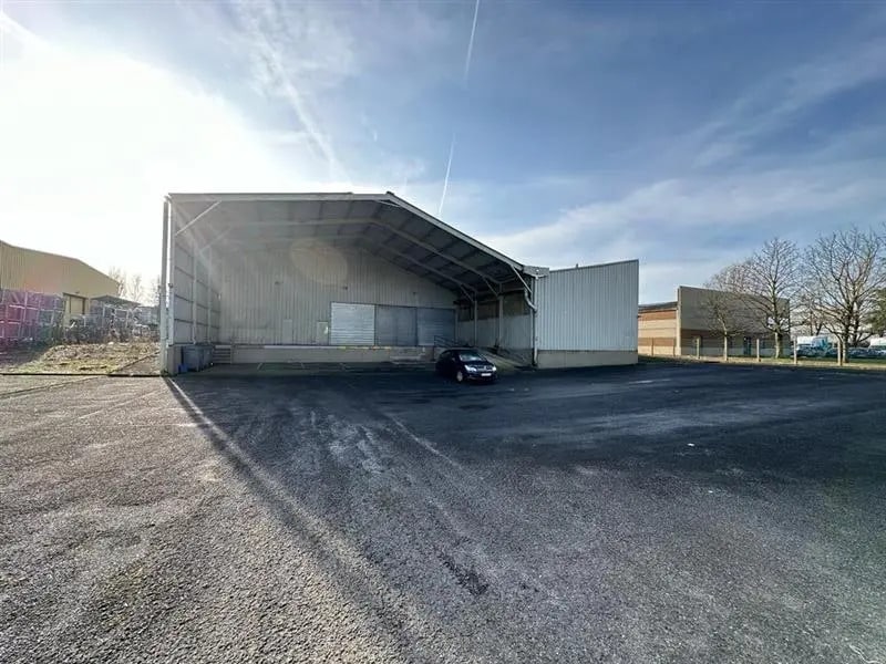Location Entrepôt 2 160 m² - Photo 1