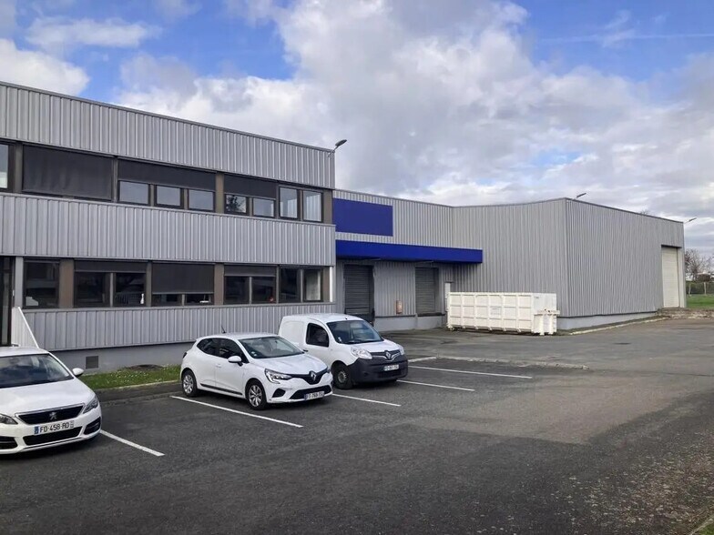 10-12 Rue De La Briqueterie, Louvres to rent - Building Photo - Image 3 of 6