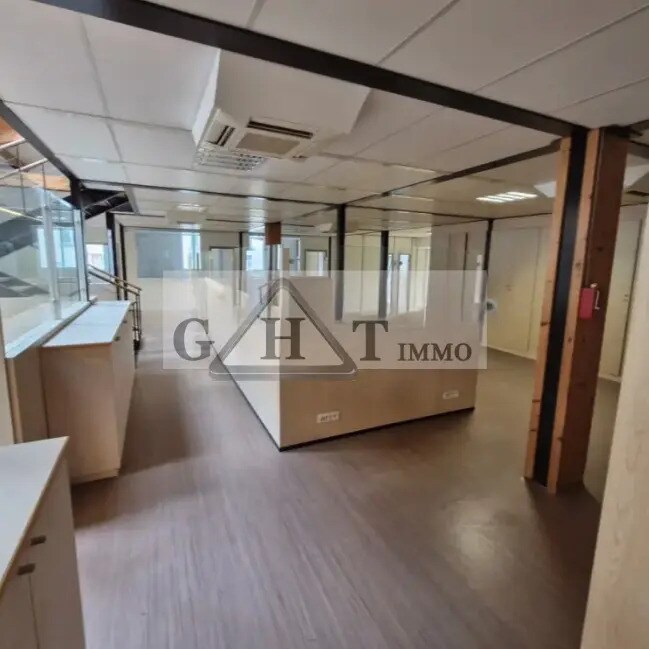 Office in Montreuil to rent Interior Photo- Image 1 of 10