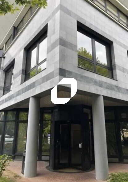 Office in Gennevilliers to rent - Building Photo - Image 3 of 8