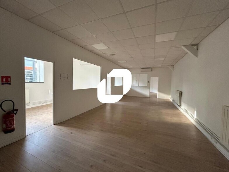 Office in Alfortville to rent - Interior Photo - Image 1 of 26