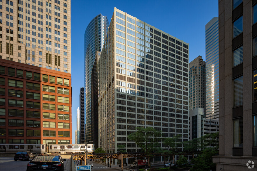 200 W Monroe St, Chicago, IL for rent - Building Photo - Image 1 of 7