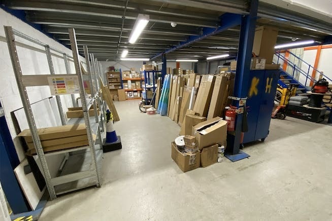 St Barnabas Clos, Maidstone to rent - Interior Photo - Image 2 of 3