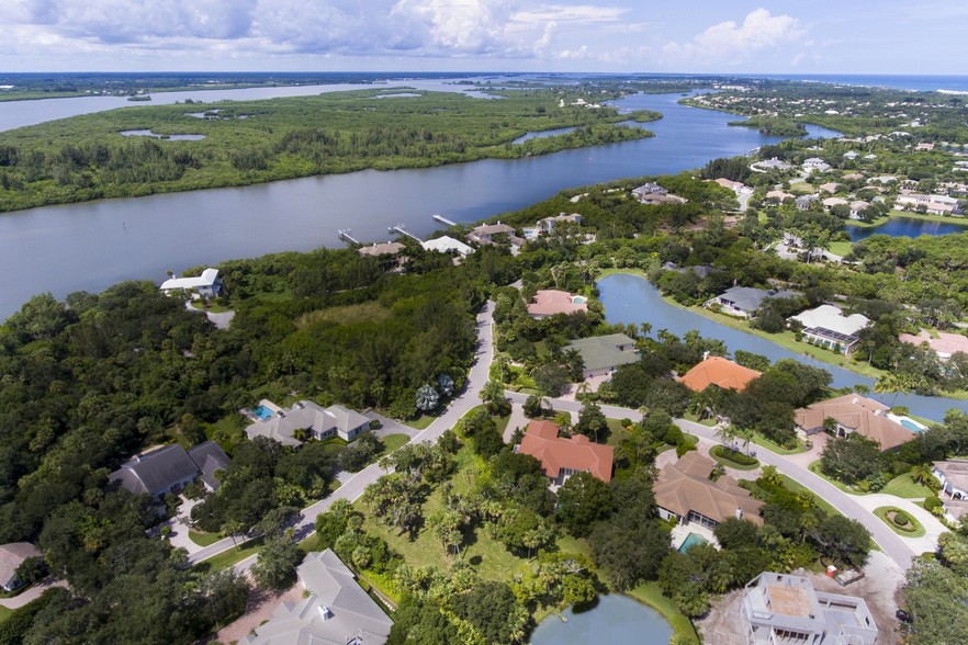 201 Shores Dr, Vero Beach, FL for sale - Primary Photo - Image 1 of 1