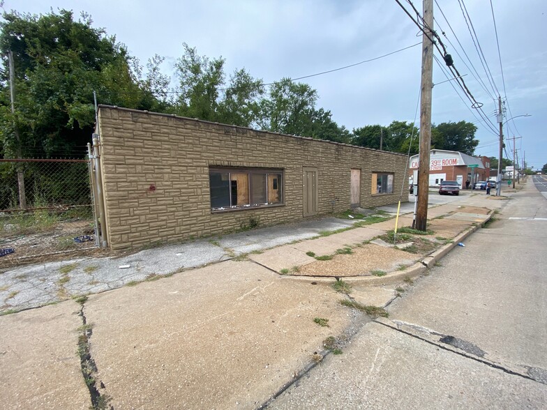 8410 Airport Rd, Berkeley, MO for sale - Building Photo - Image 1 of 1