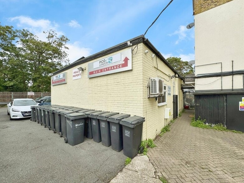 94 Lee High Rd, London to rent - Building Photo - Image 1 of 12