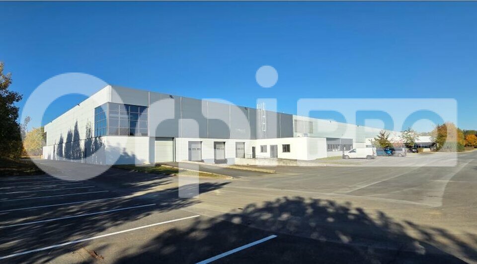 Light Industrial in Lieusaint to rent - Building Photo - Image 3 of 4