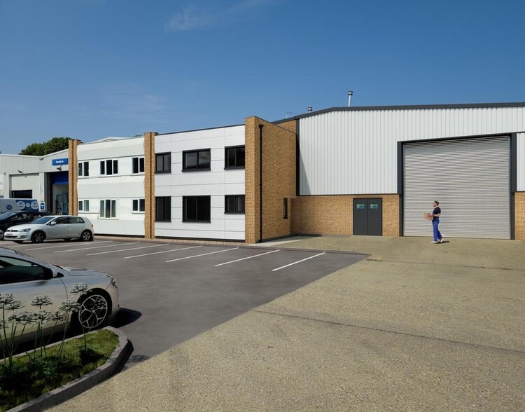 Saddleback Rd, Northampton to rent - Building Photo - Image 1 of 16