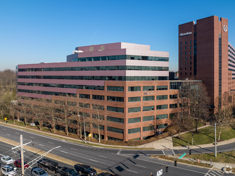 901 Dulaney Valley Rd, Towson, MD for rent - Primary Photo - Image 1 of 9