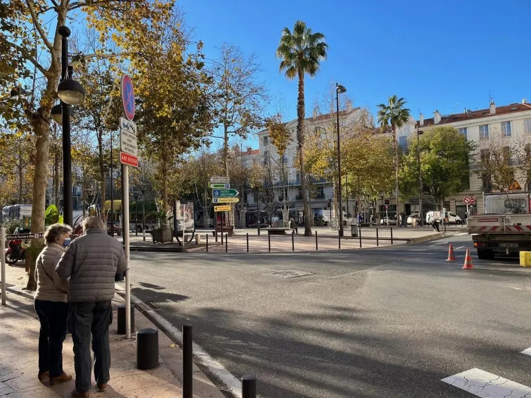 Retail in Antibes for sale Building Photo- Image 1 of 3