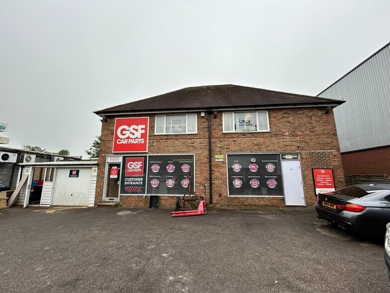 202 London Rd, Burgess Hill to rent - Building Photo - Image 2 of 5