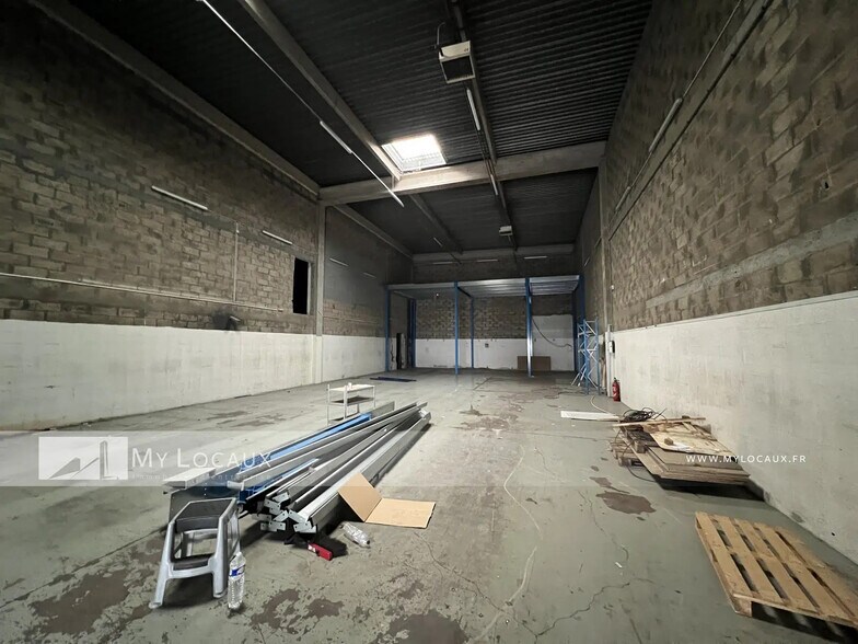 Industrial in Gennevilliers to rent - Building Photo - Image 2 of 5