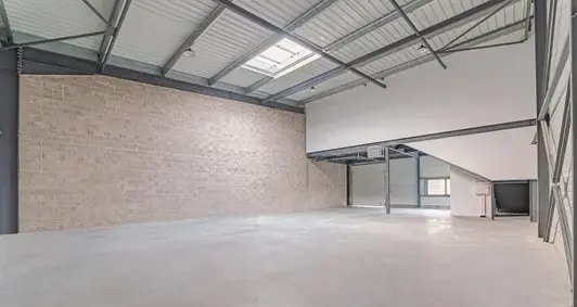 Light Industrial in Cormeilles-en-Parisis to rent Interior Photo- Image 1 of 3