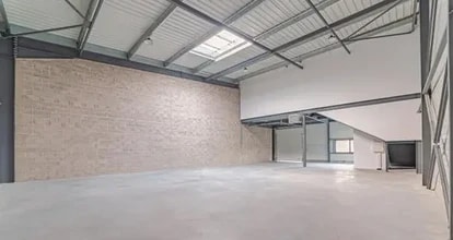 Light Industrial in Cormeilles-en-Parisis to rent Interior Photo- Image 1 of 3