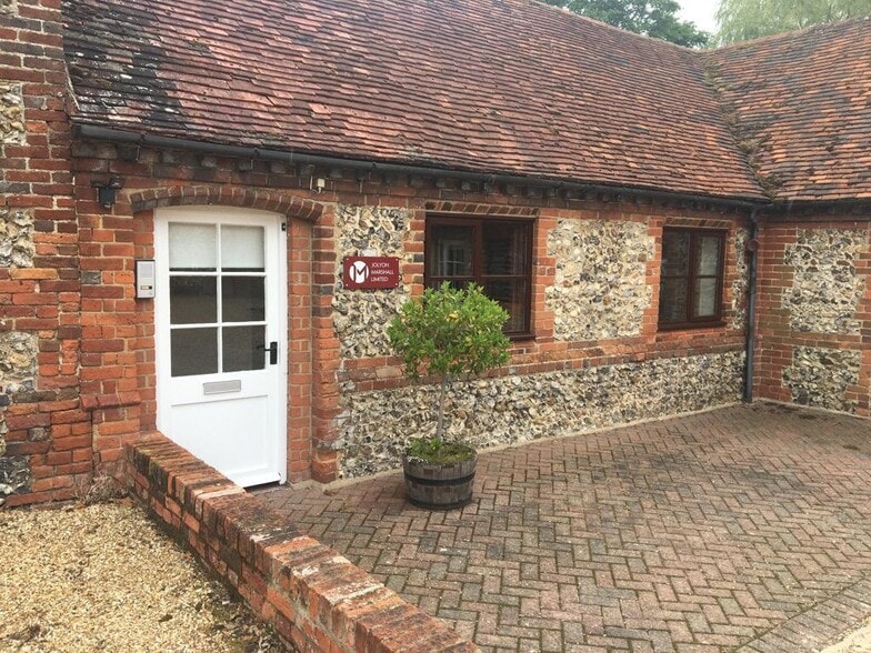 Rotten Row, Henley On Thames to rent - Building Photo - Image 1 of 3