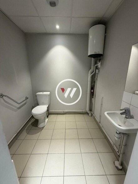 Industrial in Groslay to rent - Interior Photo - Image 2 of 10
