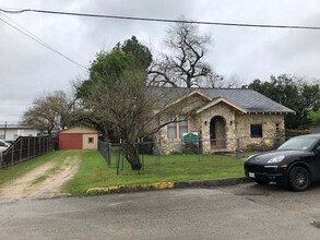 163 W Bridge St, New Braunfels, TX for rent Building Photo- Image 1 of 10