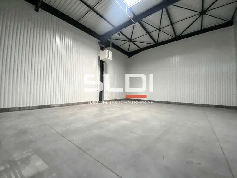 50 Rue Jean Zay, Saint-Priest to rent - Interior Photo - Image 2 of 7