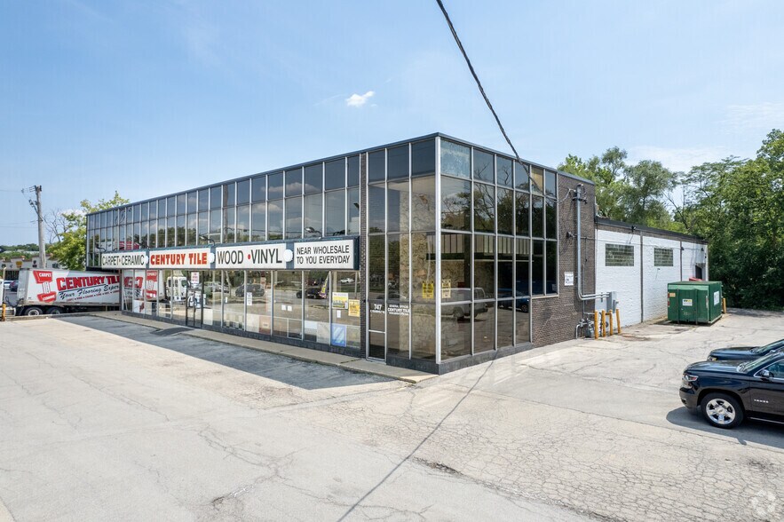 747 E Roosevelt Rd, Lombard, IL for sale - Building Photo - Image 1 of 1