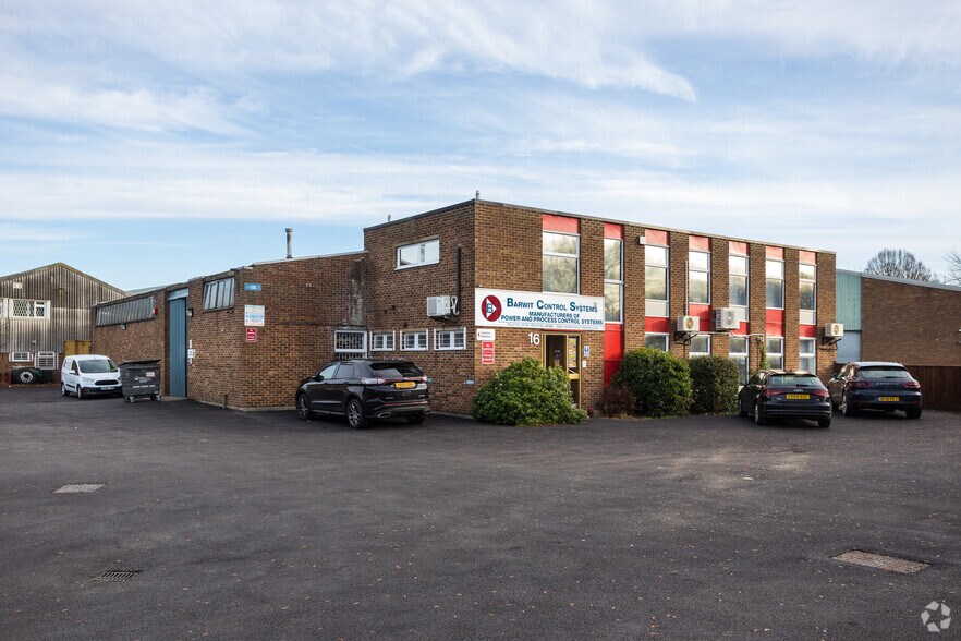 16 Sovereign Way, Tonbridge for sale - Primary Photo - Image 1 of 1