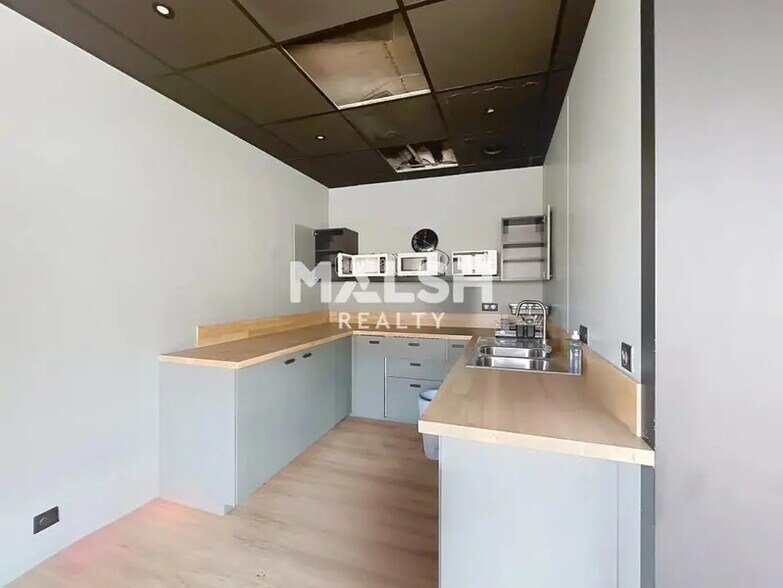 Office in Bron to rent - Interior Photo - Image 2 of 14
