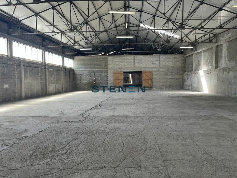 Industrial in Gémenos to rent - Interior Photo - Image 2 of 10