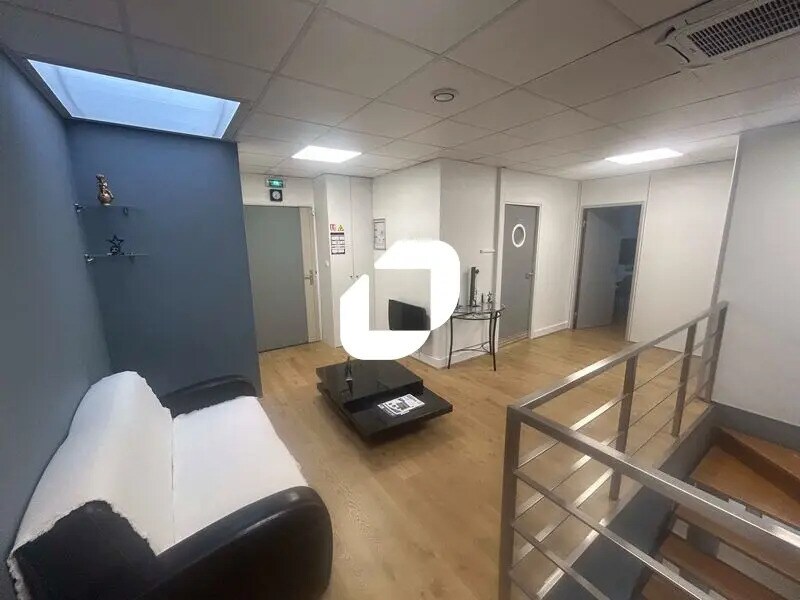 Office in Argenteuil to rent Interior Photo- Image 1 of 13