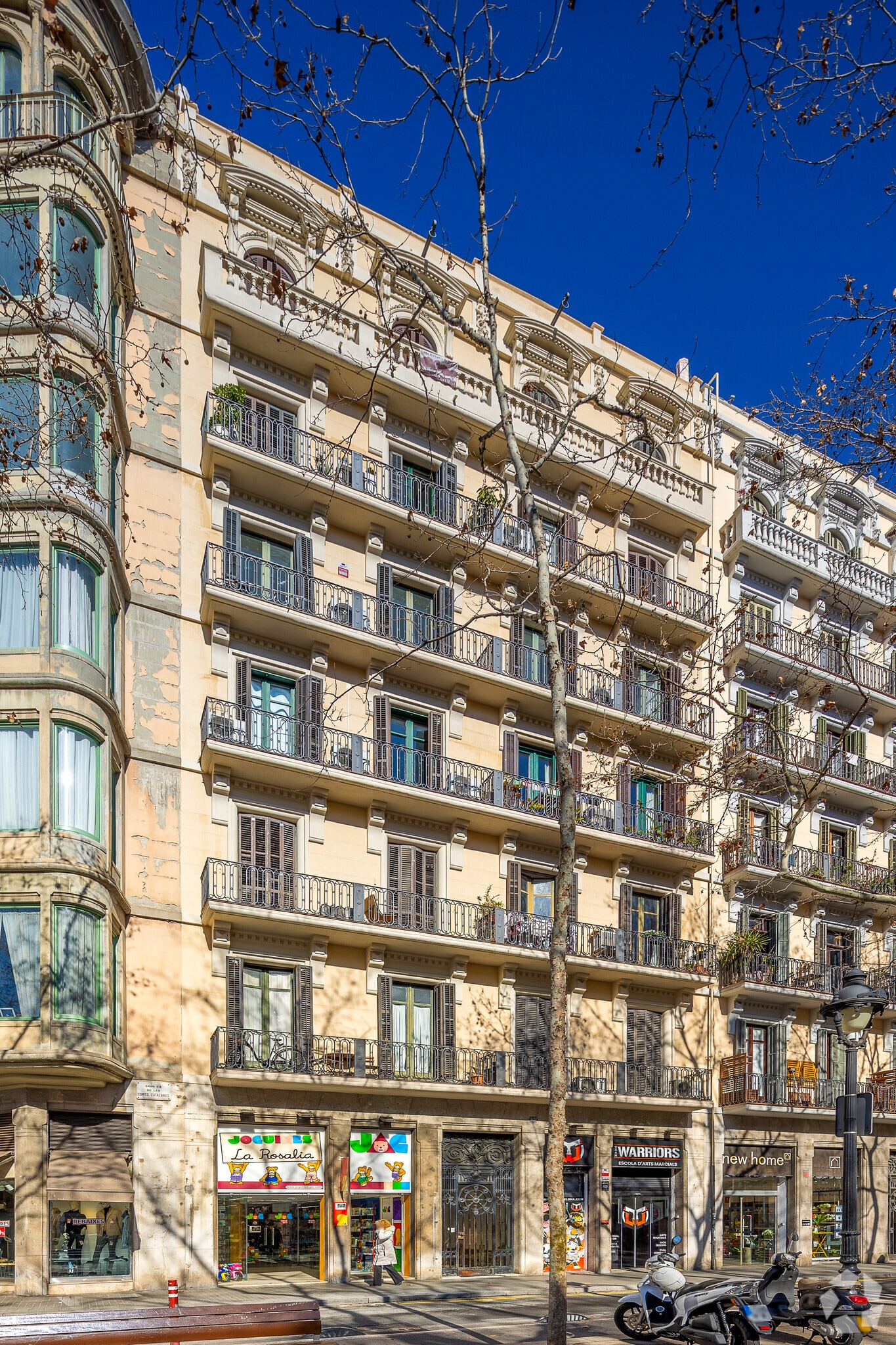 Retail in Barcelona, Barcelona to rent Primary Photo- Image 1 of 2