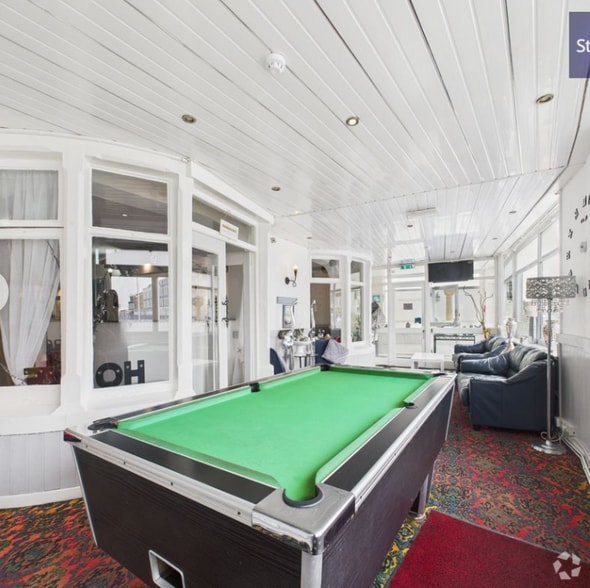 25 Clifton Dr, Blackpool for sale - Interior Photo - Image 3 of 5