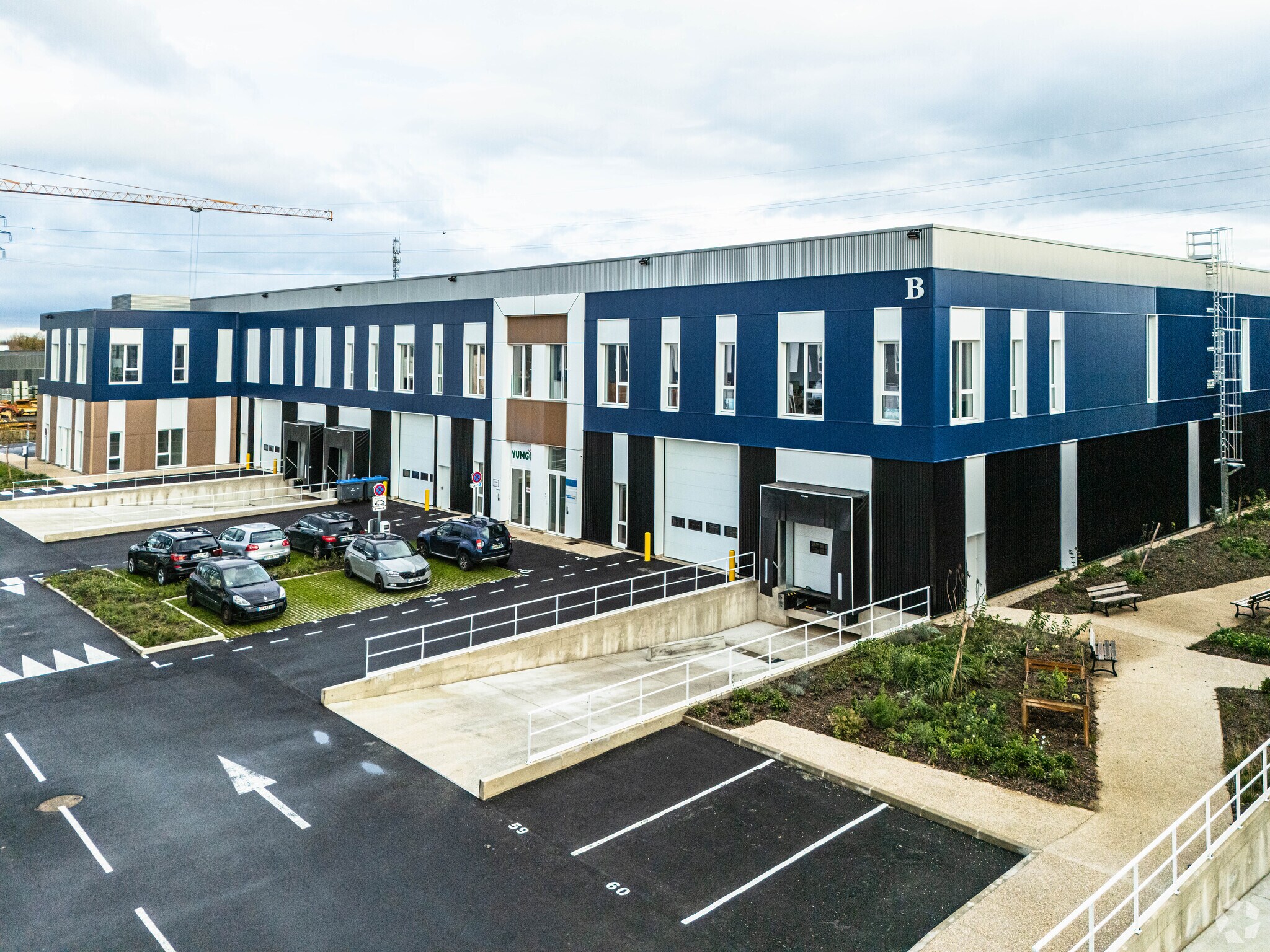 Light Industrial in Moissy-Cramayel to rent Primary Photo- Image 1 of 3