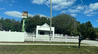 10804 Main St, Thonotosassa, FL for rent Building Photo- Image 1 of 4