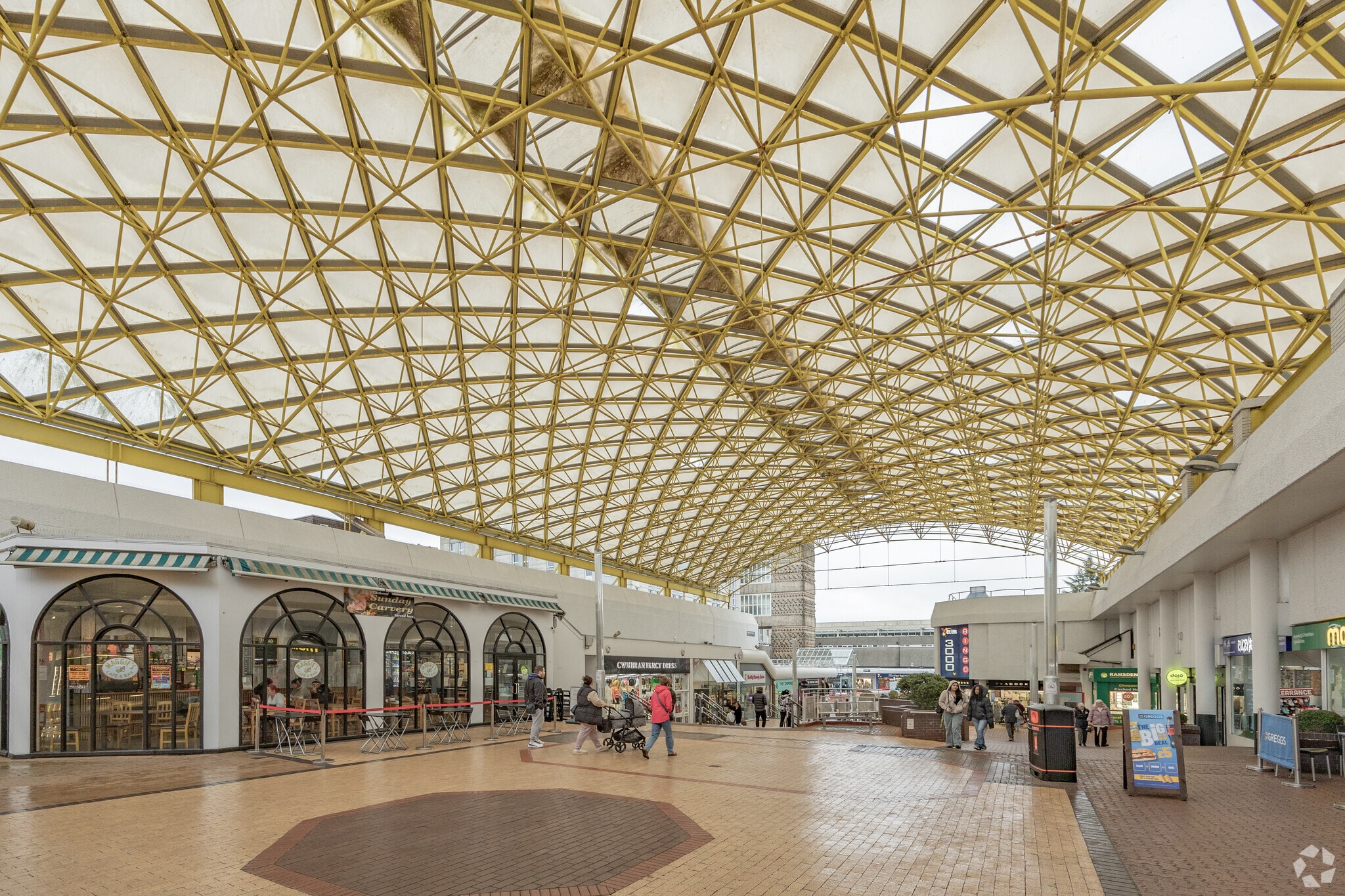 19 The Mall, Cwmbran to rent Primary Photo- Image 1 of 18