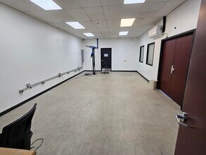 6402 Corporate Dr, Indianapolis, IN to rent Interior Photo- Image 1 of 6