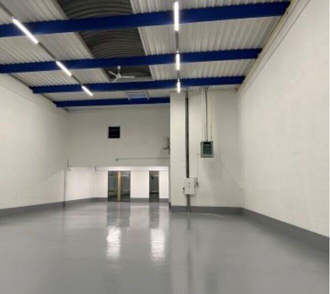 Light Industrial in Bonneuil-sur-Marne to rent - Interior Photo - Image 2 of 7