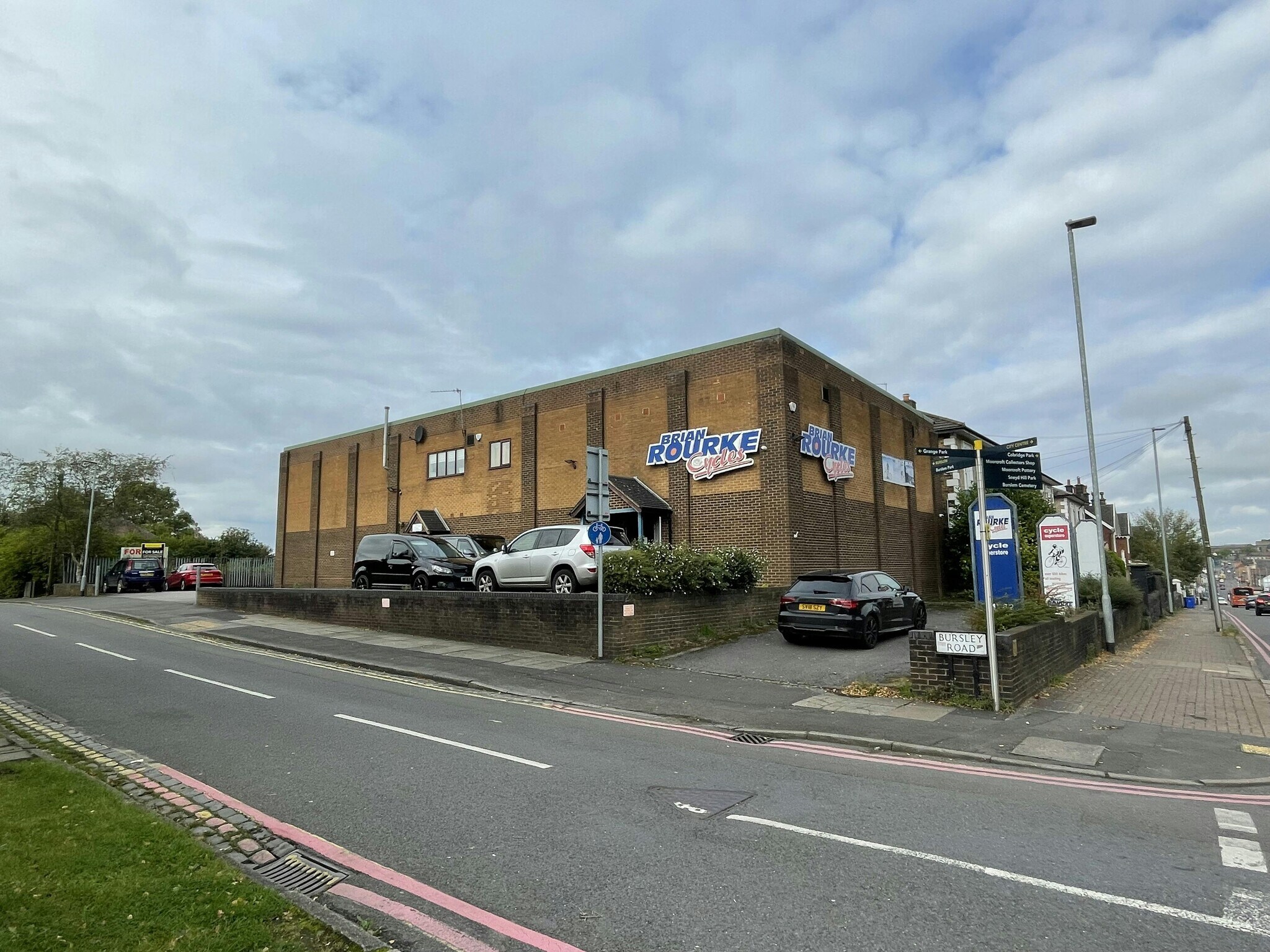 194 Waterloo Rd, Stoke On Trent to rent Primary Photo- Image 1 of 28
