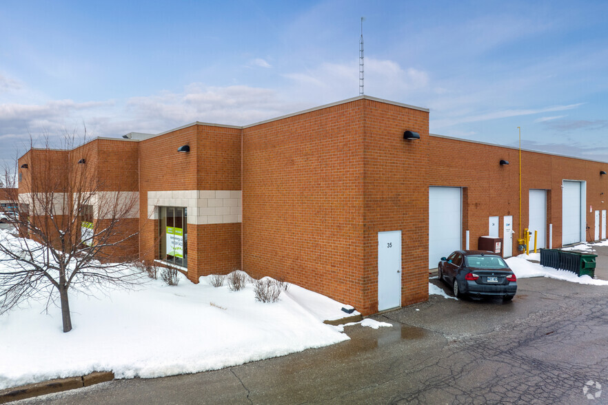 3190 Ridgeway Dr, Mississauga, ON for rent - Building Photo - Image 2 of 5