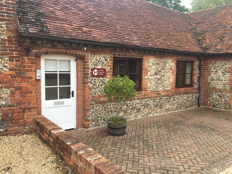 Rotten Row, Henley On Thames to rent - Building Photo - Image 1 of 2