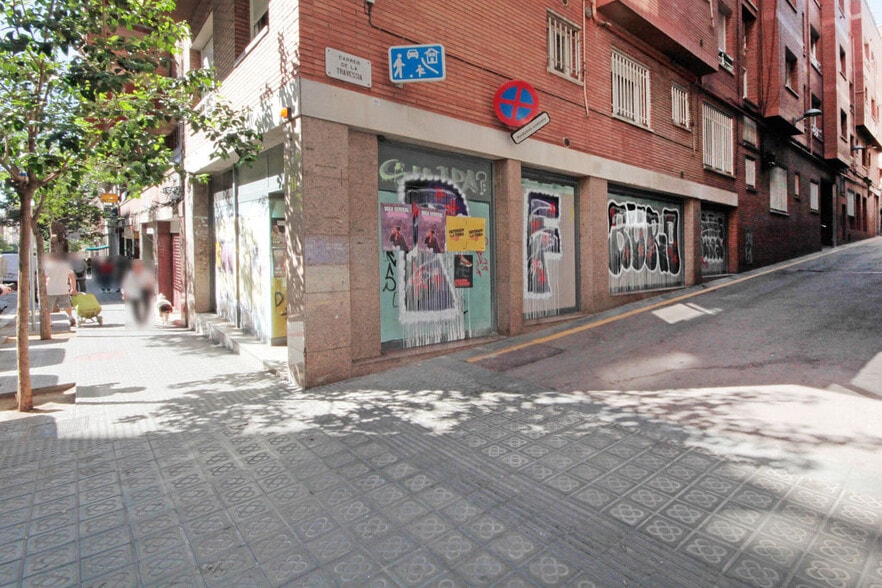 Retail in Barcelona, Barcelona to rent - Building Photo - Image 2 of 2