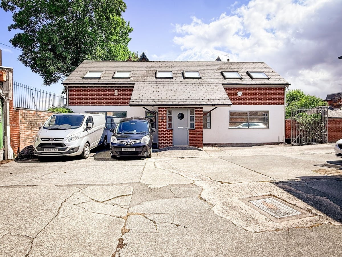 R/O 26 Church St, Altrincham to rent Building Photo- Image 1 of 10
