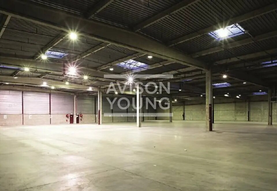 Light Industrial in Saint-Denis to rent Interior Photo- Image 1 of 4