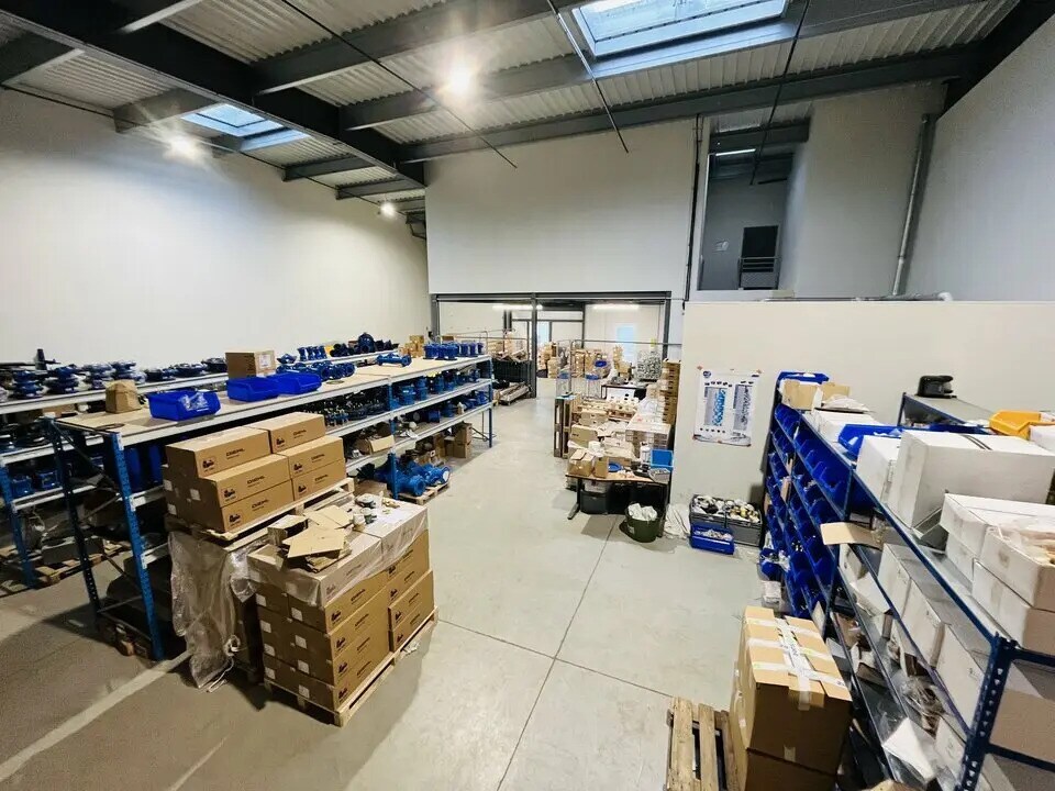 Location Entrepôt 463 m² - Photo 1
