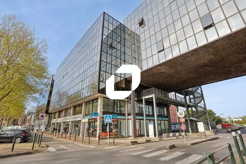 Location Bureaux 93 m² - Photo 1
