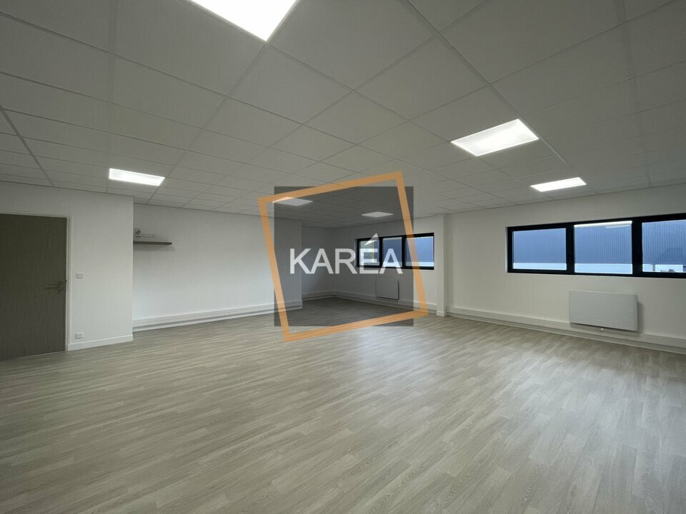 Light Industrial in Lieusaint to rent Interior Photo- Image 1 of 6
