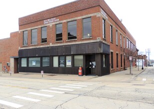 48 E Main St, Champaign, IL for rent Primary Photo- Image 1 of 2