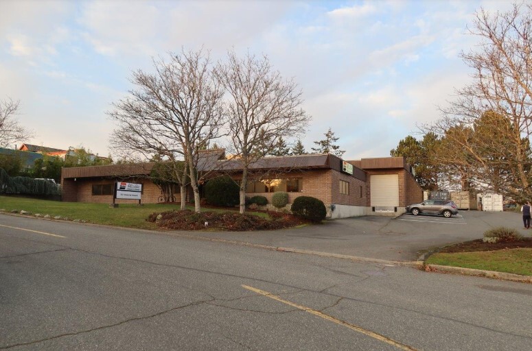 760 Enterprise Cres, Victoria, BC for sale - Primary Photo - Image 1 of 4