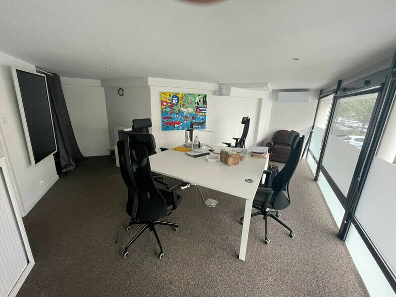 Office in Lyon to rent - Building Photo - Image 2 of 16