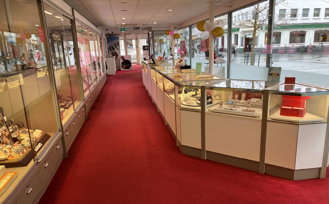 2-4 Military Rd, Chatham to rent Interior Photo- Image 1 of 2