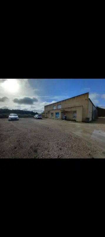 Location Local d'activités 310 m² - Photo 1